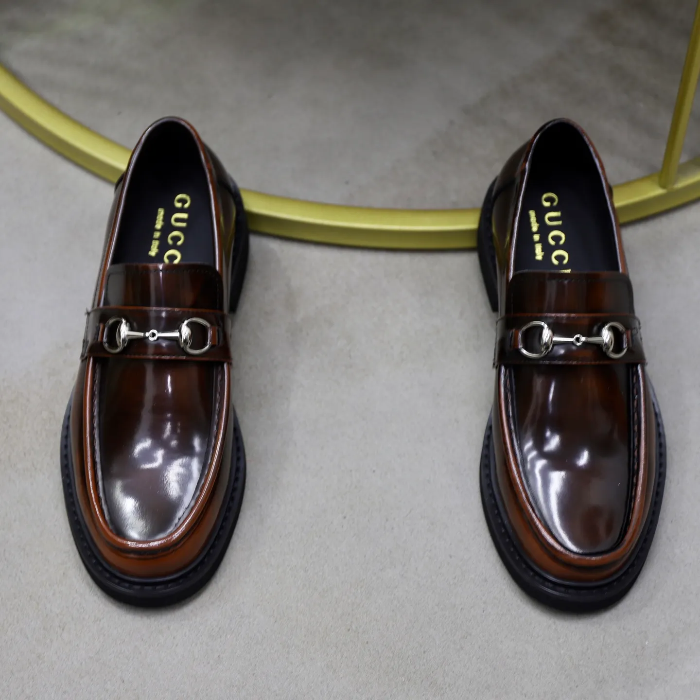 Ex-factory price: 540💰🙅‍♂️🙅‍♂️🙅‍♂️ Brand: GUCCI Standard code: Men's code 38-44 (45 can be customized) Grade: Same style as the official website Original order quality Material: Original cowhide surface Comfortable cowhide lining Original outsole Style category: Men's fashionable casual leather shoes Distinguished big-name luxury elements Top luxury Color: actual picture color